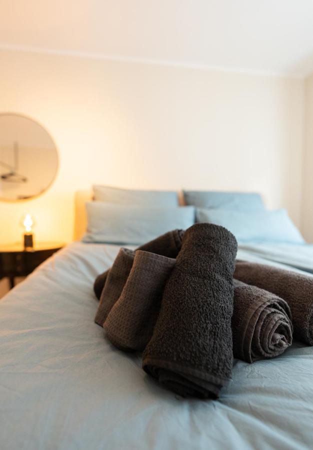 -Zentrale Wohnung-Balkon-Desingerkueche- ビーレフェルト エクステリア 写真