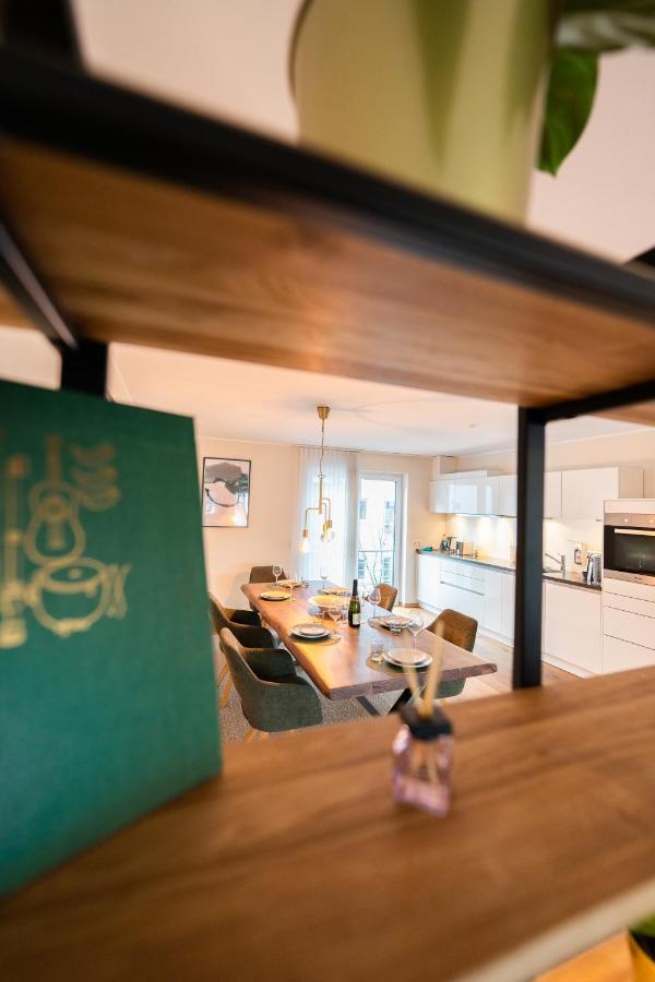 -Zentrale Wohnung-Balkon-Desingerkueche- ビーレフェルト エクステリア 写真